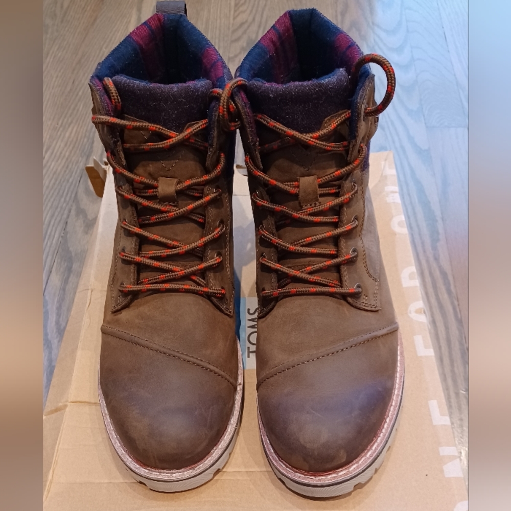 Men's TOMS Ashland Waterproof Brown Burnished Leather Wool Boots in Size 10.5